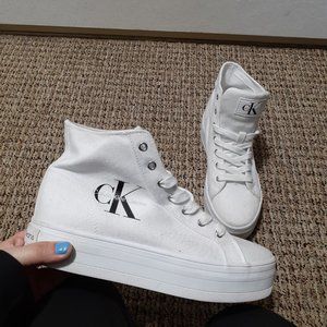 Calvin Klein canvas fashion sneakers Sz 8